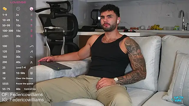 Snapshot of Derek_w chatting on 01/31/25, 08:32 Derek w online show from 01/31/25, 08:32