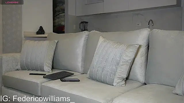 Snapshot of Derek_w chatting on 01/26/25, 01:31 Derek w online show from 01/26/25, 01:31