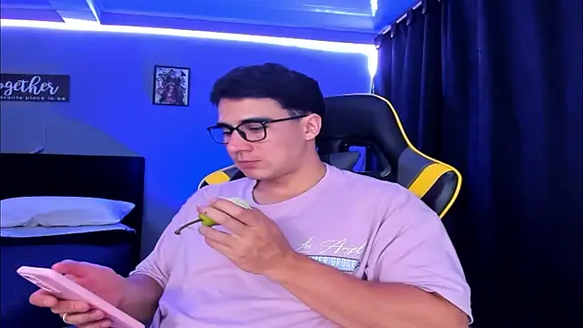 owengray2n online show from 10/12/25, 11:06