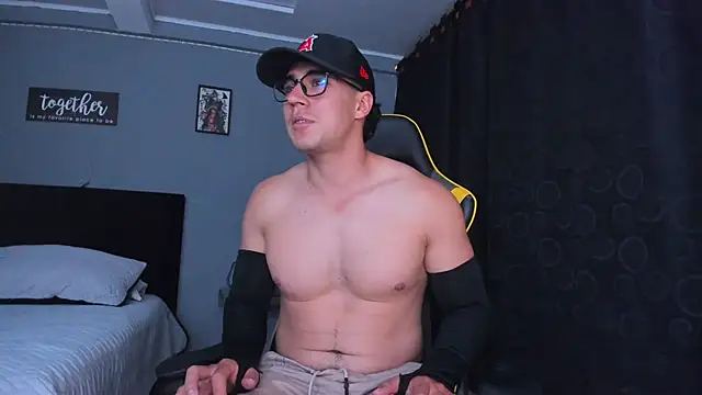 owengray2n online show from 11/30/25, 03:29