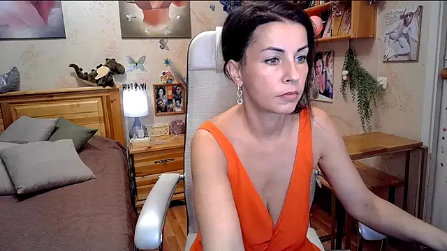 Snapshot of Kendra_Mom chatting on 11/06/25, 07:56 Kendra Mom online show from 11/06/25, 07:56