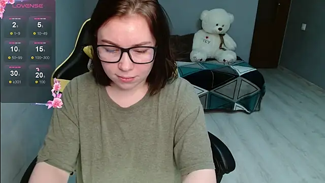 Emily Amorre online show from 11/04/25, 05:06