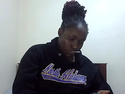 Snapshot of Sexy_racy_rebel_ chatting on 05/12/26, 10:49 Sexy racy rebel online show from 05/12/26, 10:49