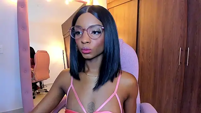 Snapshot of alikahouston4 chatting on 02/25/26, 01:39 alikahouston4 online show from 02/25/26, 01:39