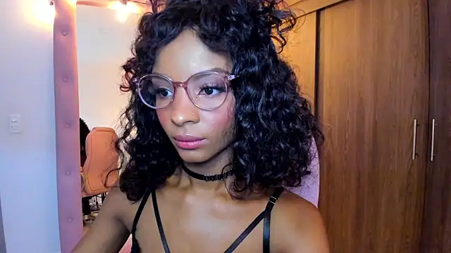 Snapshot of alikahouston4 chatting on 02/11/26, 04:01 alikahouston4 online show from 02/11/26, 04:01