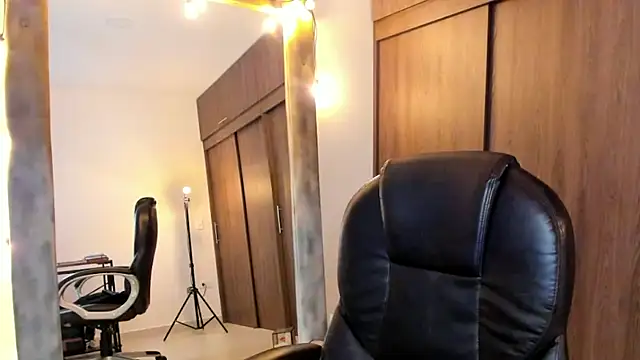 alikahouston4 online show from 02/28/25, 09:47