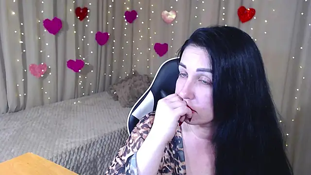 Snapshot of JillStevens chatting on 04/25/26, 04:26 JillStevens online show from 04/25/26, 04:26