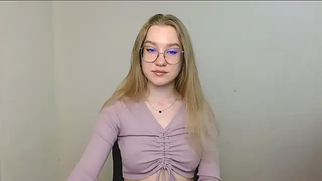 Snapshot of cindi_hot chatting on 07/09/26, 10:59 cindi hot online show from 07/09/26, 10:59
