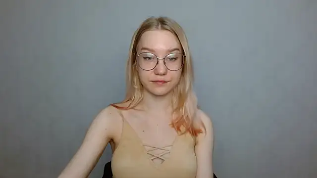 Snapshot of cindi_hot chatting on 01/23/25, 09:39 cindi hot online show from 01/23/25, 09:39