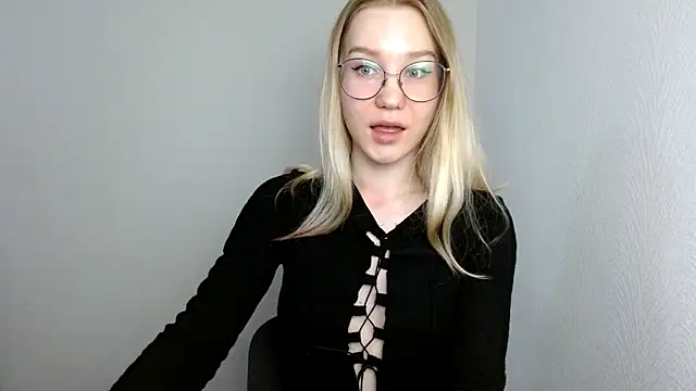 Snapshot of cindi_hot chatting on 03/14/25, 11:12 cindi hot online show from 03/14/25, 11:12