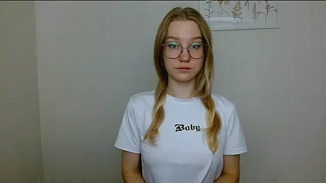 Snapshot of cindi_hot chatting on 09/26/25, 09:05 cindi hot online show from 09/26/25, 09:05