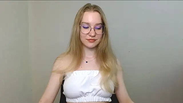 Snapshot of cindi_hot chatting on 07/13/26, 11:31 cindi hot online show from 07/13/26, 11:31