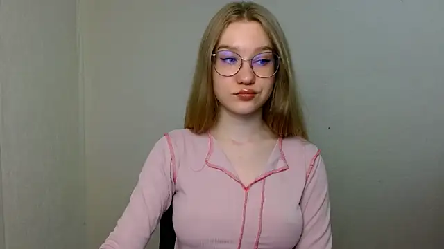Snapshot of cindi_hot chatting on 06/17/26, 10:03 cindi hot online show from 06/17/26, 10:03