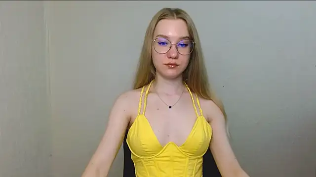 Snapshot of cindi_hot chatting on 07/18/26, 10:35 cindi hot online show from 07/18/26, 10:35