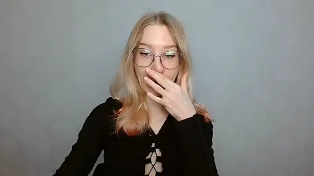 Snapshot of cindi_hot chatting on 02/06/25, 09:00 cindi hot online show from 02/06/25, 09:00