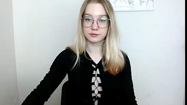 Snapshot of cindi_hot chatting on 03/21/25, 08:28 cindi hot online show from 03/21/25, 08:28