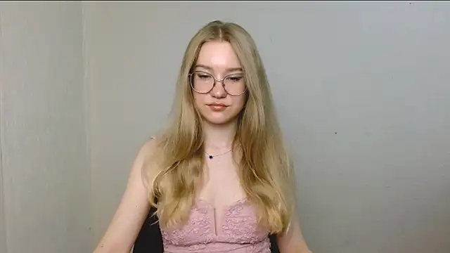 Snapshot of cindi_hot chatting on 07/11/26, 10:26 cindi hot online show from 07/11/26, 10:26