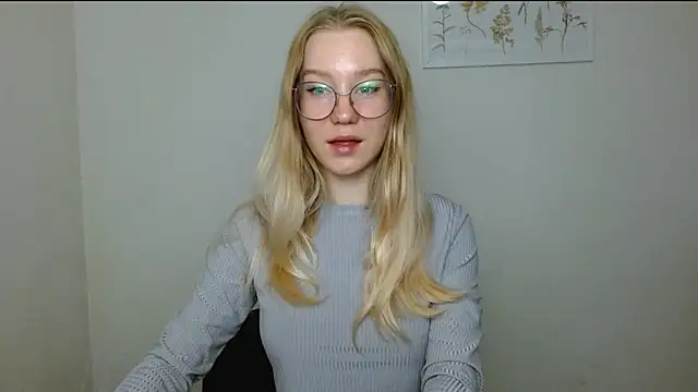 Snapshot of cindi_hot chatting on 09/13/25, 08:58 cindi hot online show from 09/13/25, 08:58