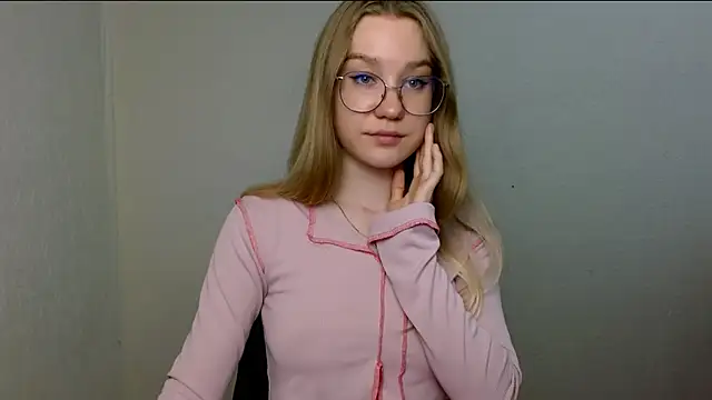 Snapshot of cindi_hot chatting on 06/19/26, 02:34 cindi hot online show from 06/19/26, 02:34