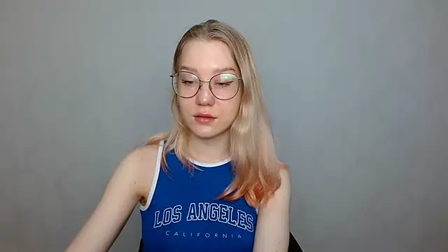 Snapshot of cindi_hot chatting on 02/02/25, 10:13 cindi hot online show from 02/02/25, 10:13