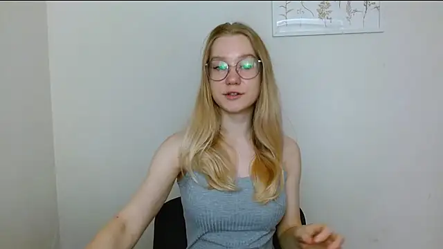 Snapshot of cindi_hot chatting on 09/23/25, 08:21 cindi hot online show from 09/23/25, 08:21