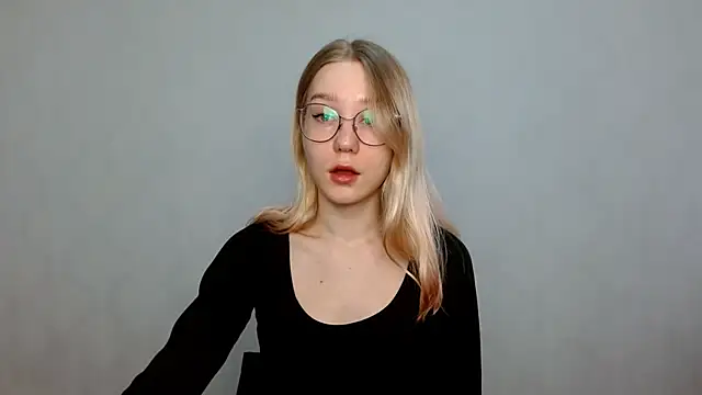 Snapshot of cindi_hot chatting on 02/20/25, 08:17 cindi hot online show from 02/20/25, 08:17