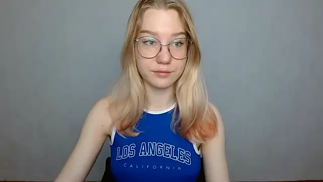 Snapshot of cindi_hot chatting on 02/08/25, 08:42 cindi hot online show from 02/08/25, 08:42