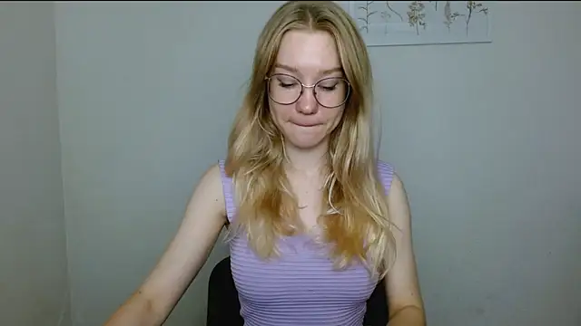 Snapshot of cindi_hot chatting on 09/18/25, 09:34 cindi hot online show from 09/18/25, 09:34