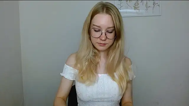 Snapshot of cindi_hot chatting on 09/09/25, 09:30 cindi hot online show from 09/09/25, 09:30