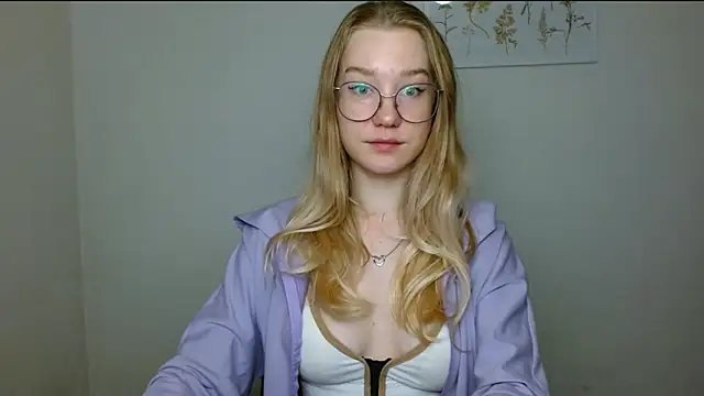 Snapshot of cindi_hot chatting on 10/08/25, 09:33 cindi hot online show from 10/08/25, 09:33