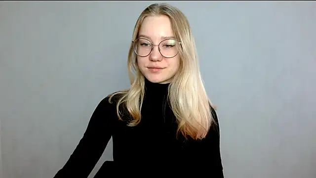 Snapshot of cindi_hot chatting on 03/06/25, 08:30 cindi hot online show from 03/06/25, 08:30