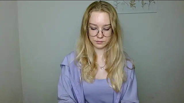 Snapshot of cindi_hot chatting on 10/10/25, 01:01 cindi hot online show from 10/10/25, 01:01