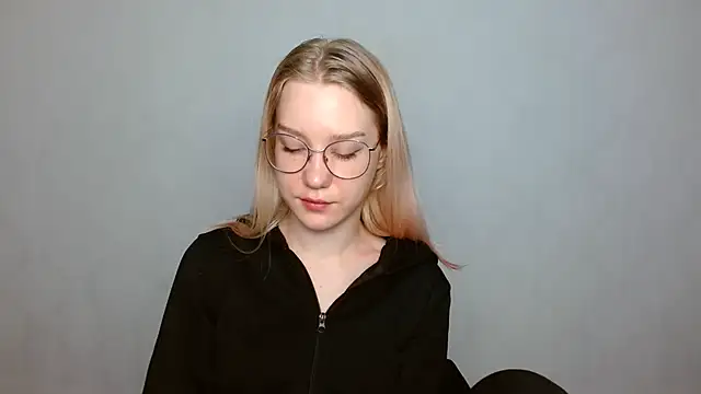 Snapshot of cindi_hot chatting on 01/25/25, 08:53 cindi hot online show from 01/25/25, 08:53