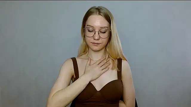 Snapshot of cindi_hot chatting on 02/26/25, 07:34 cindi hot online show from 02/26/25, 07:34