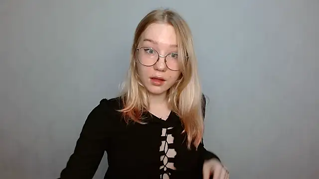 Snapshot of cindi_hot chatting on 02/06/25, 12:04 cindi hot online show from 02/06/25, 12:04