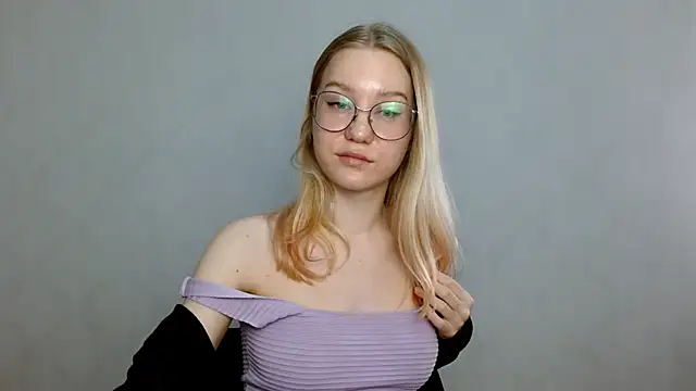 Snapshot of cindi_hot chatting on 02/22/25, 12:51 cindi hot online show from 02/22/25, 12:51