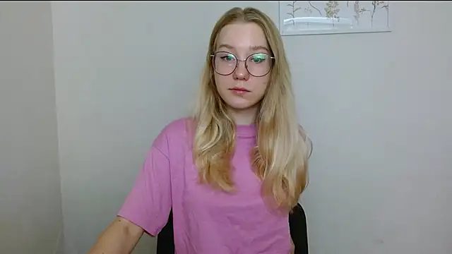 Snapshot of cindi_hot chatting on 09/16/25, 08:59 cindi hot online show from 09/16/25, 08:59