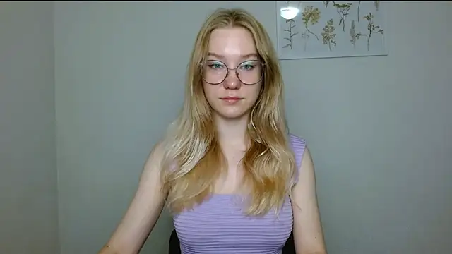 Snapshot of cindi_hot chatting on 09/24/25, 09:05 cindi hot online show from 09/24/25, 09:05