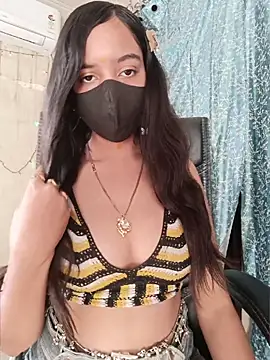 Snapshot of Parinaaz18 chatting on 06/17/26, 01:27 Parinaaz18 online show from 06/17/26, 01:27