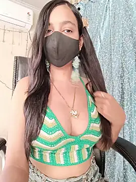Snapshot of Parinaaz18 chatting on 05/21/26, 01:14 Parinaaz18 online show from 05/21/26, 01:14