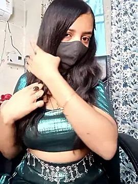 Snapshot of Parinaaz18 chatting on 04/06/26, 12:39 Parinaaz18 online show from 04/06/26, 12:39