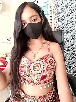 Snapshot of Parinaaz18 chatting on 09/23/25, 02:18 Parinaaz18 online show from 09/23/25, 02:18