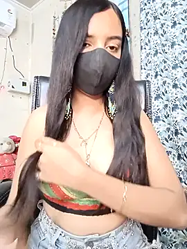 Snapshot of Parinaaz18 chatting on 04/13/26, 01:15 Parinaaz18 online show from 04/13/26, 01:15