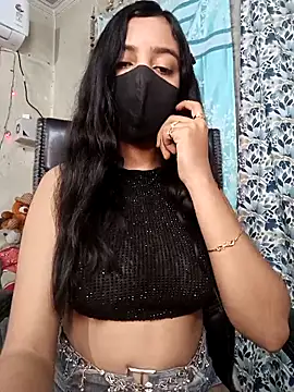 Snapshot of Parinaaz18 chatting on 03/20/26, 02:01 Parinaaz18 online show from 03/20/26, 02:01