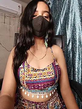 Snapshot of Parinaaz18 chatting on 05/05/26, 12:46 Parinaaz18 online show from 05/05/26, 12:46