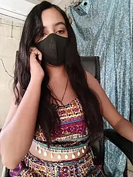 Snapshot of Parinaaz18 chatting on 06/18/26, 01:26 Parinaaz18 online show from 06/18/26, 01:26