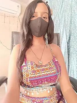 Snapshot of Parinaaz18 chatting on 05/26/26, 01:47 Parinaaz18 online show from 05/26/26, 01:47