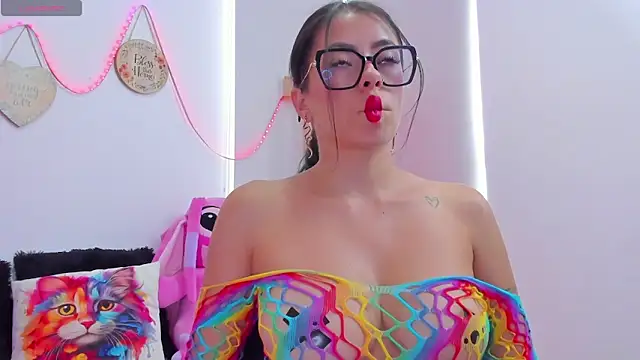 Snapshot of EmillySanders chatting on 12/16/25, 03:05 EmillySanders online show from 12/16/25, 03:05