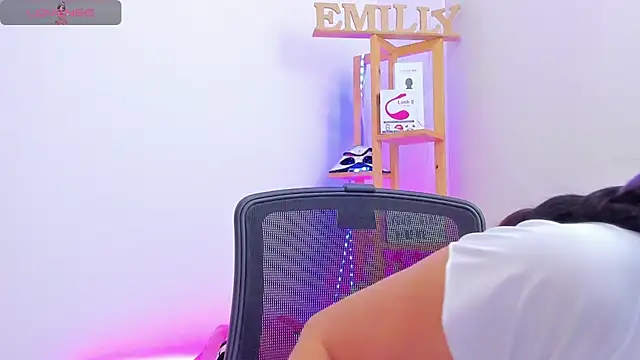 Snapshot of EmillySanders chatting on 10/10/25, 04:30 EmillySanders online show from 10/10/25, 04:30