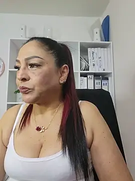 Snapshot of Gina_Myers chatting on 06/06/26, 03:12 Gina Myers online show from 06/06/26, 03:12
